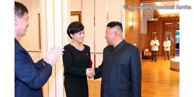 Comrade Kim Jong-un Met the Artists of Important Art Groups