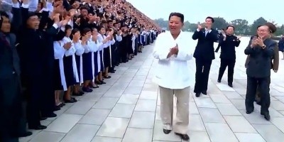 Kim Jong Un has Photo Session with Participants in Celebrations of Youth Day