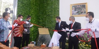 Monument to Kimilsungia Unveiled In Indonesia