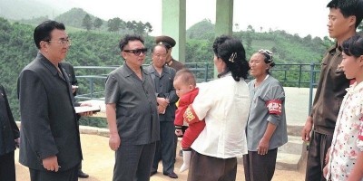 كِيم جُونغ إيل الإنسان والمُفكِّر العَبقري في الذكرى الثمانين لميلاده الميمون   <br /><br /> (Kim Jong Il is A Human and a Genius Thinker)