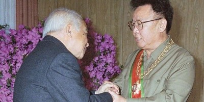  Kim Jong Il: Eterna Encarnación de Corea del Juche